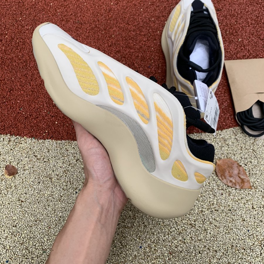Yeezy 700 V3 ‘Safflower’