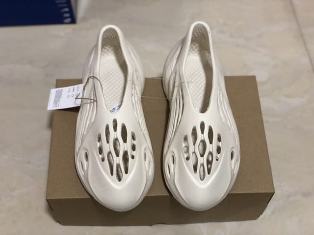 adidas Yeezy Foam RNNR Stone Sage