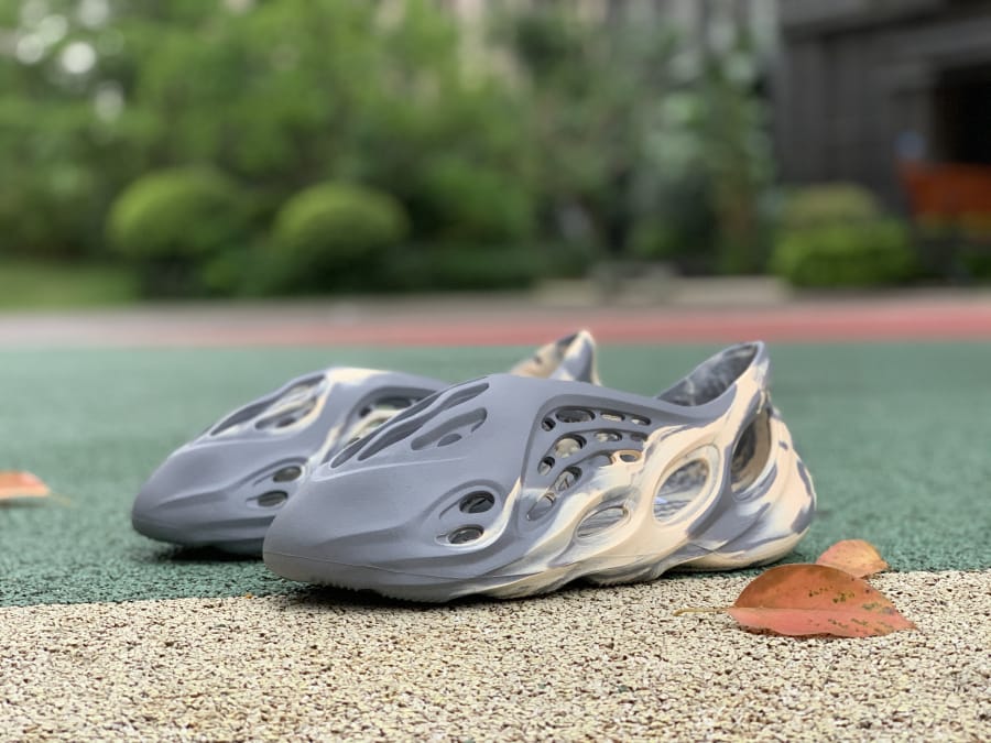 Yeezy Foam Runner ‘MXT Moon Grey’