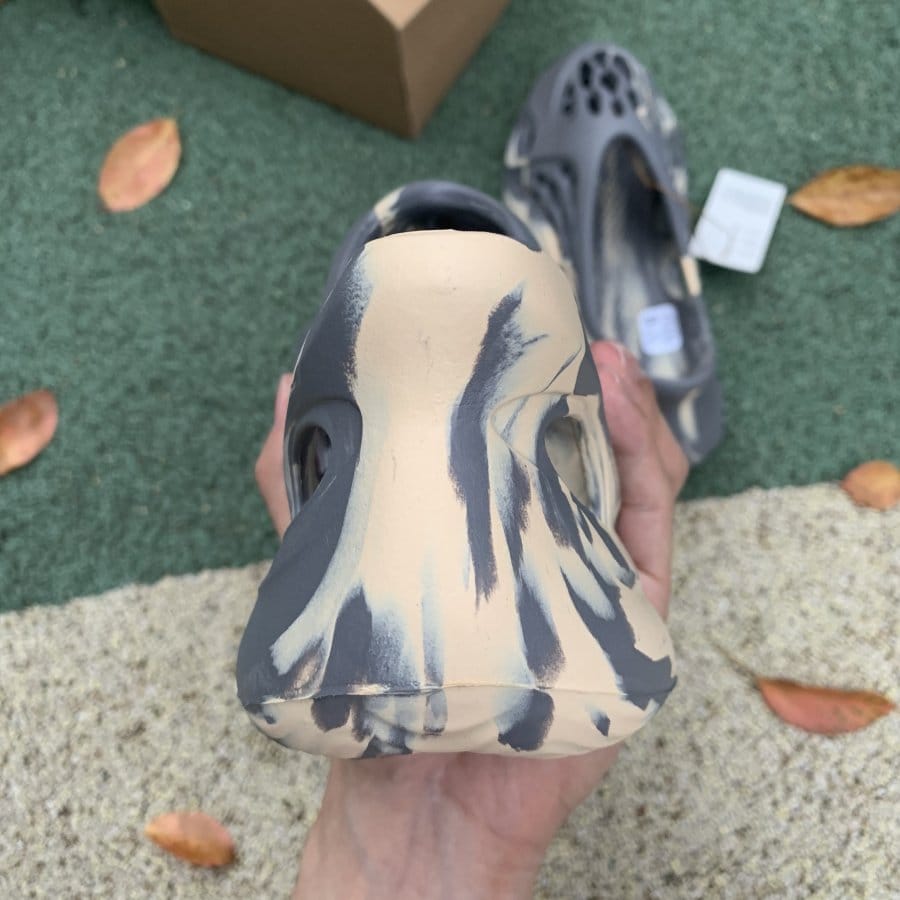 Yeezy Foam Runner ‘MXT Moon Grey’