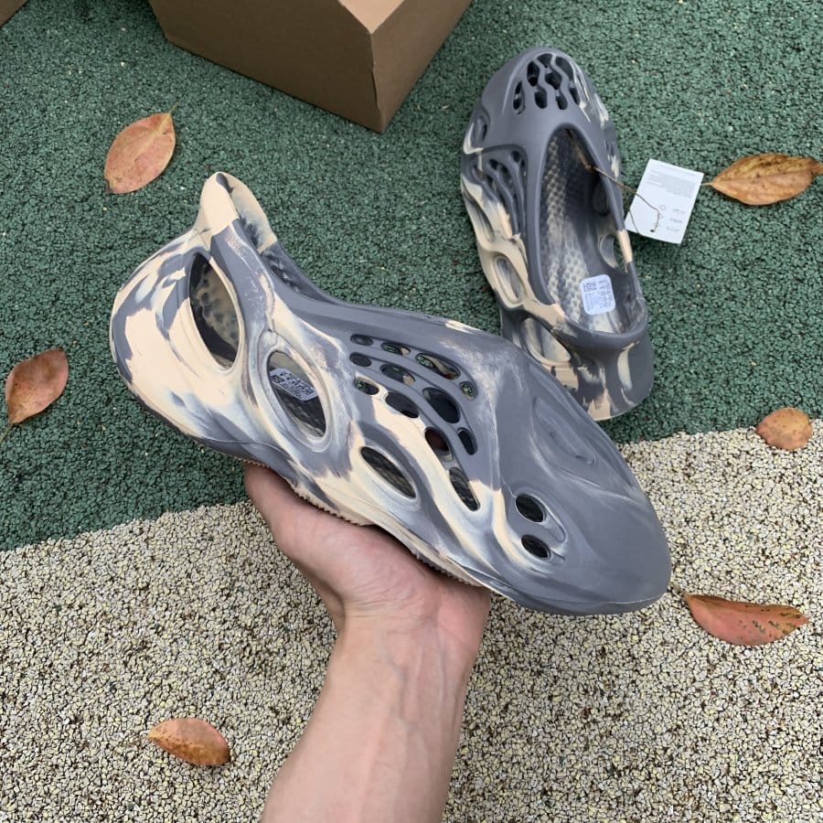 Yeezy Foam Runner ‘MXT Moon Grey’