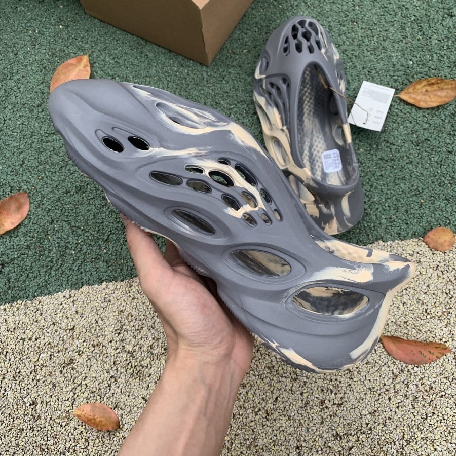 Yeezy Foam Runner ‘MXT Moon Grey’