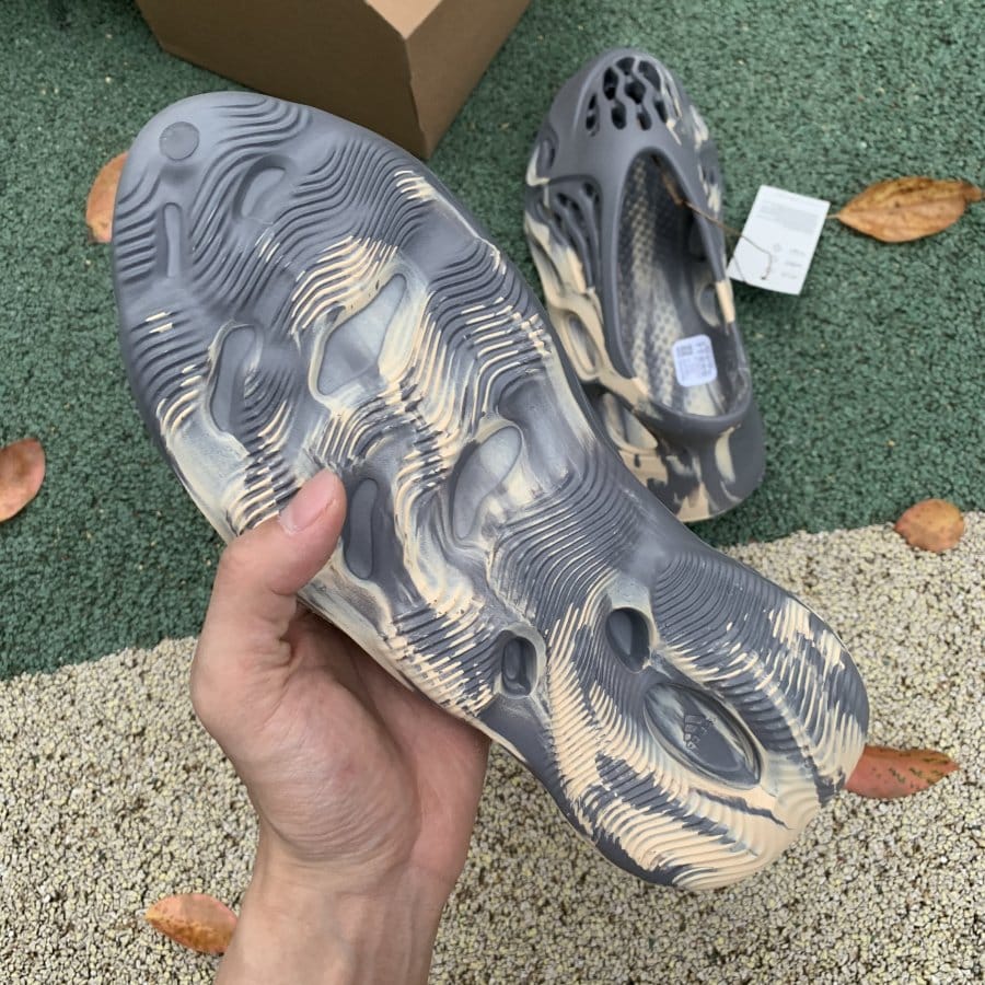 Yeezy Foam Runner ‘MXT Moon Grey’
