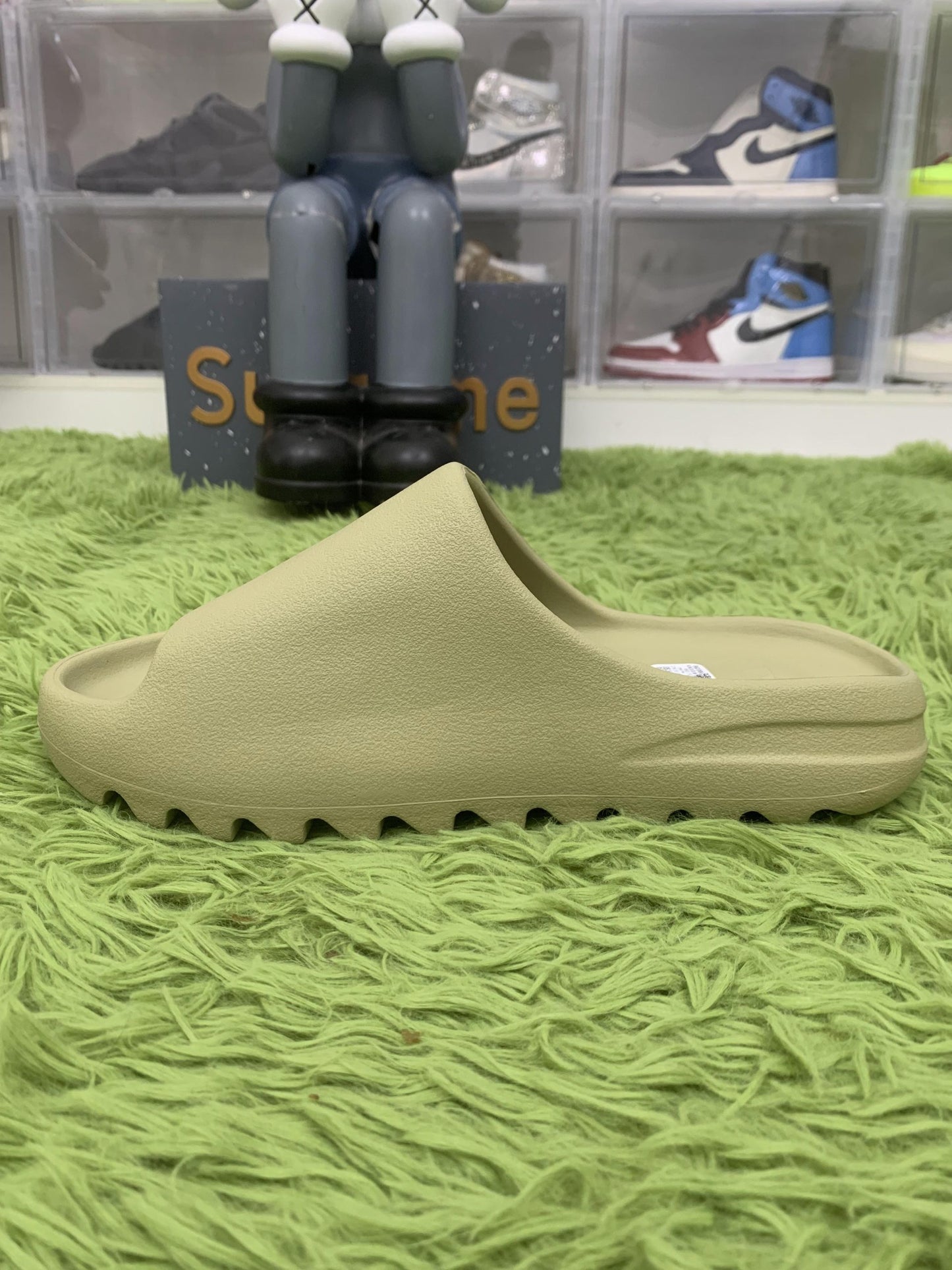 Yeezy Slides ‘Resin’