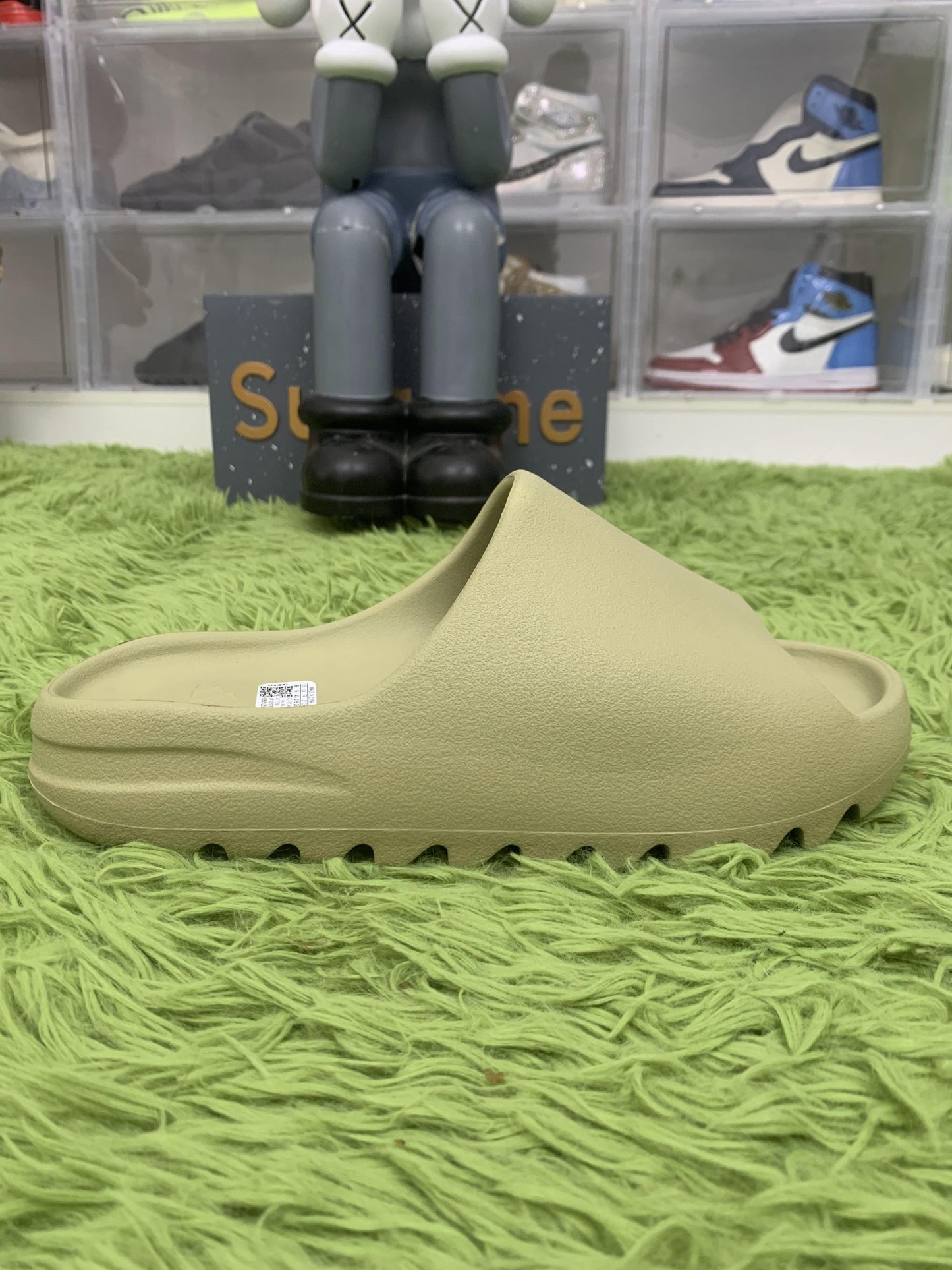 Yeezy Slides ‘Resin’