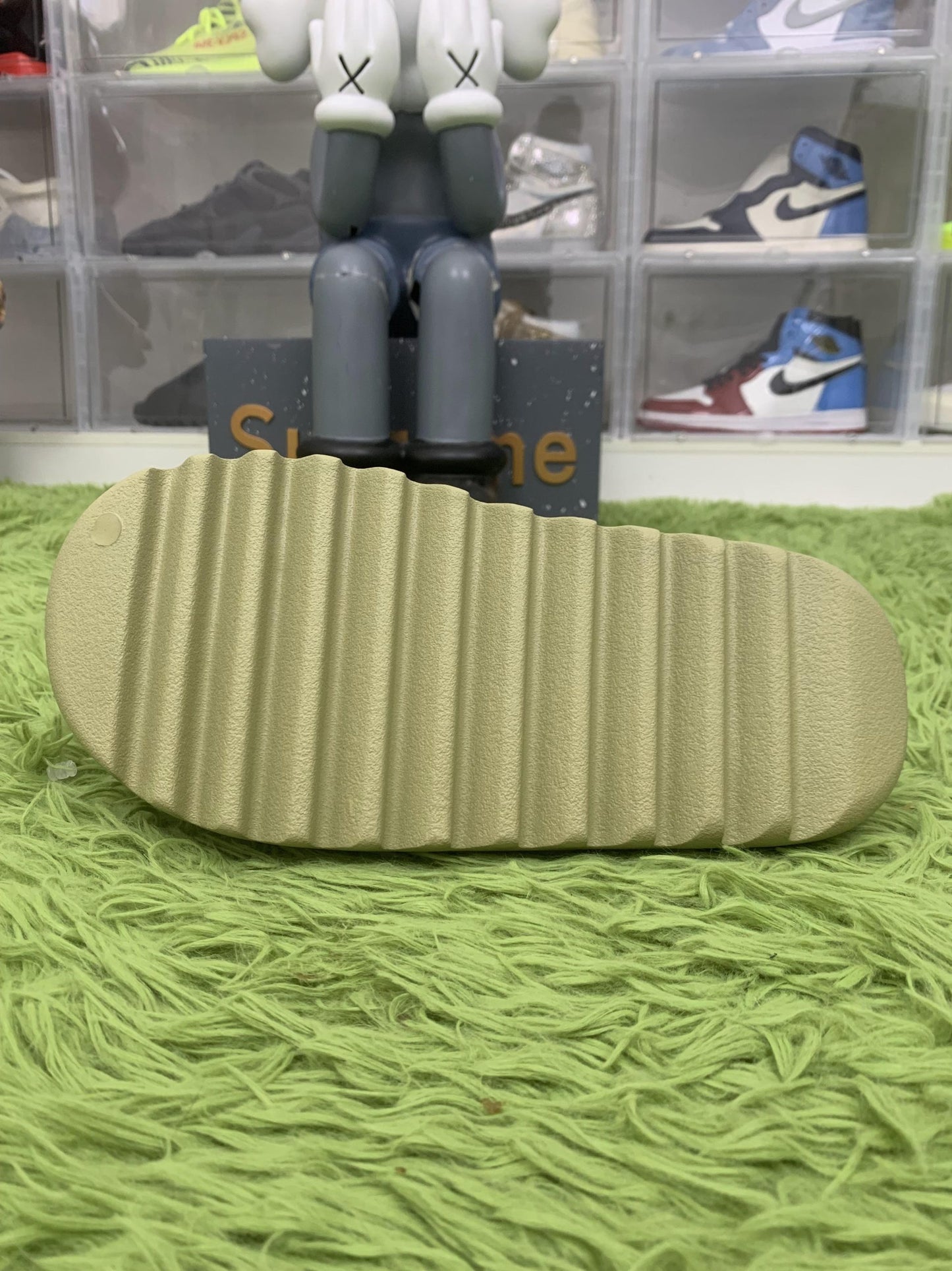 Yeezy Slides ‘Resin’