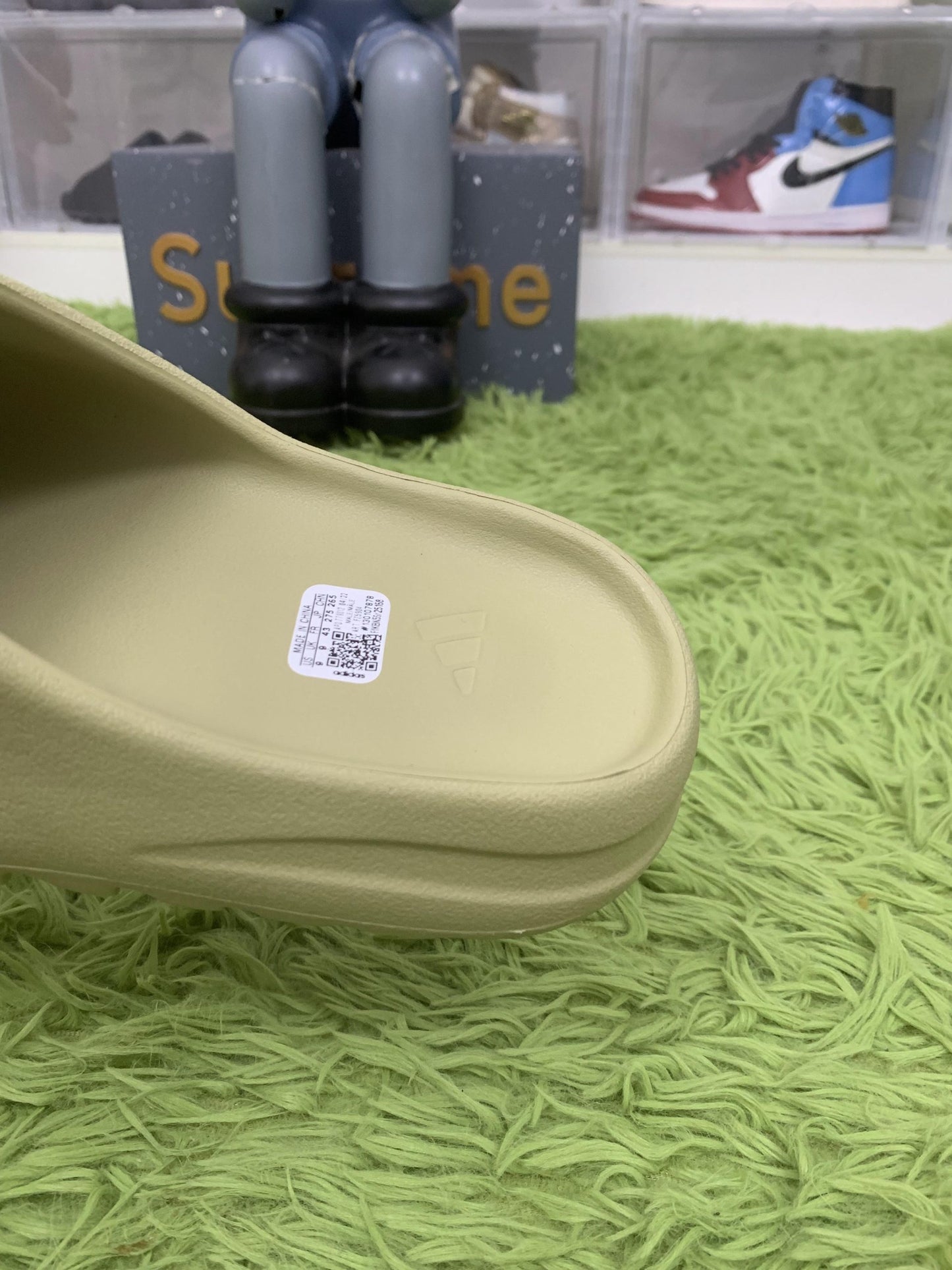 Yeezy Slides ‘Resin’