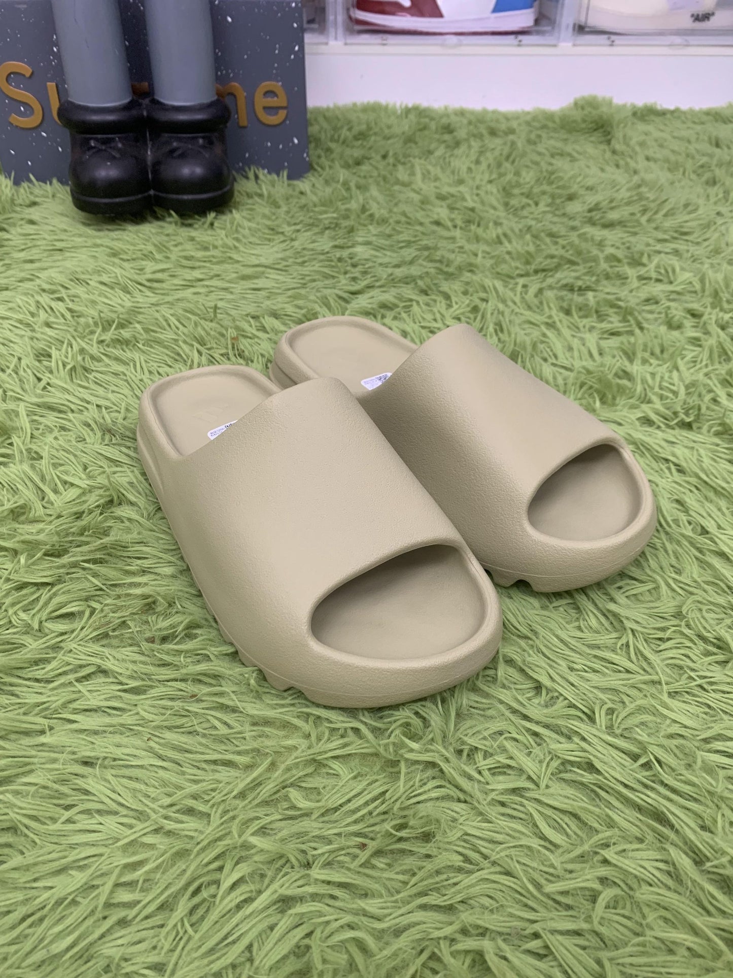 Yeezy Slides ‘Resin’