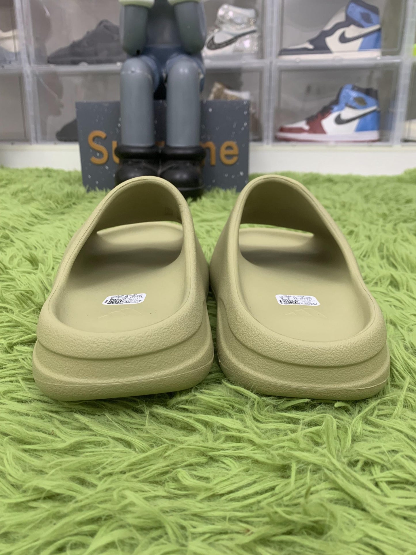 Yeezy Slides ‘Resin’