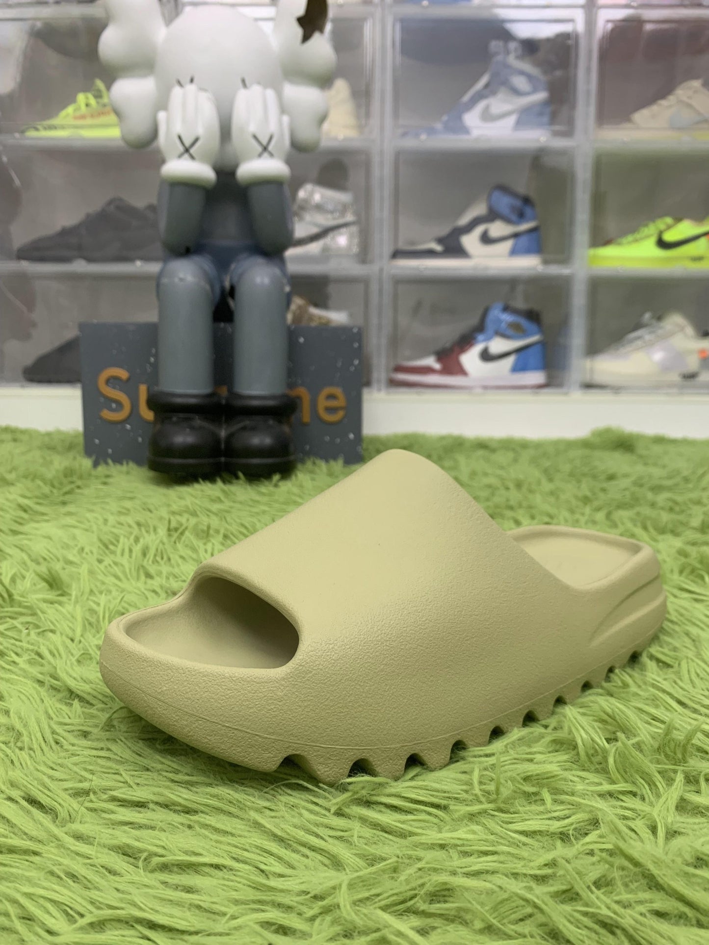 Yeezy Slides ‘Resin’