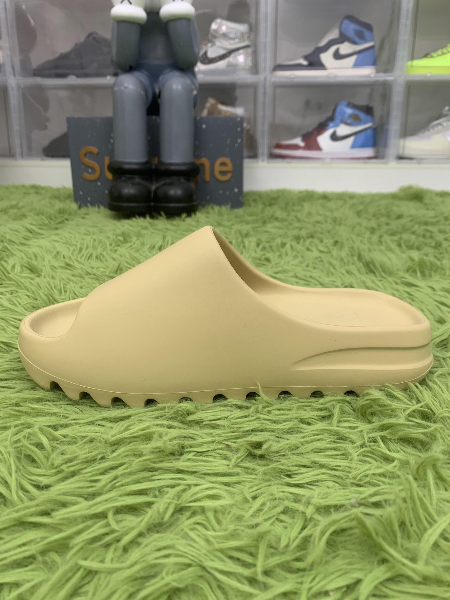 Yeezy Slides ‘Bone’
