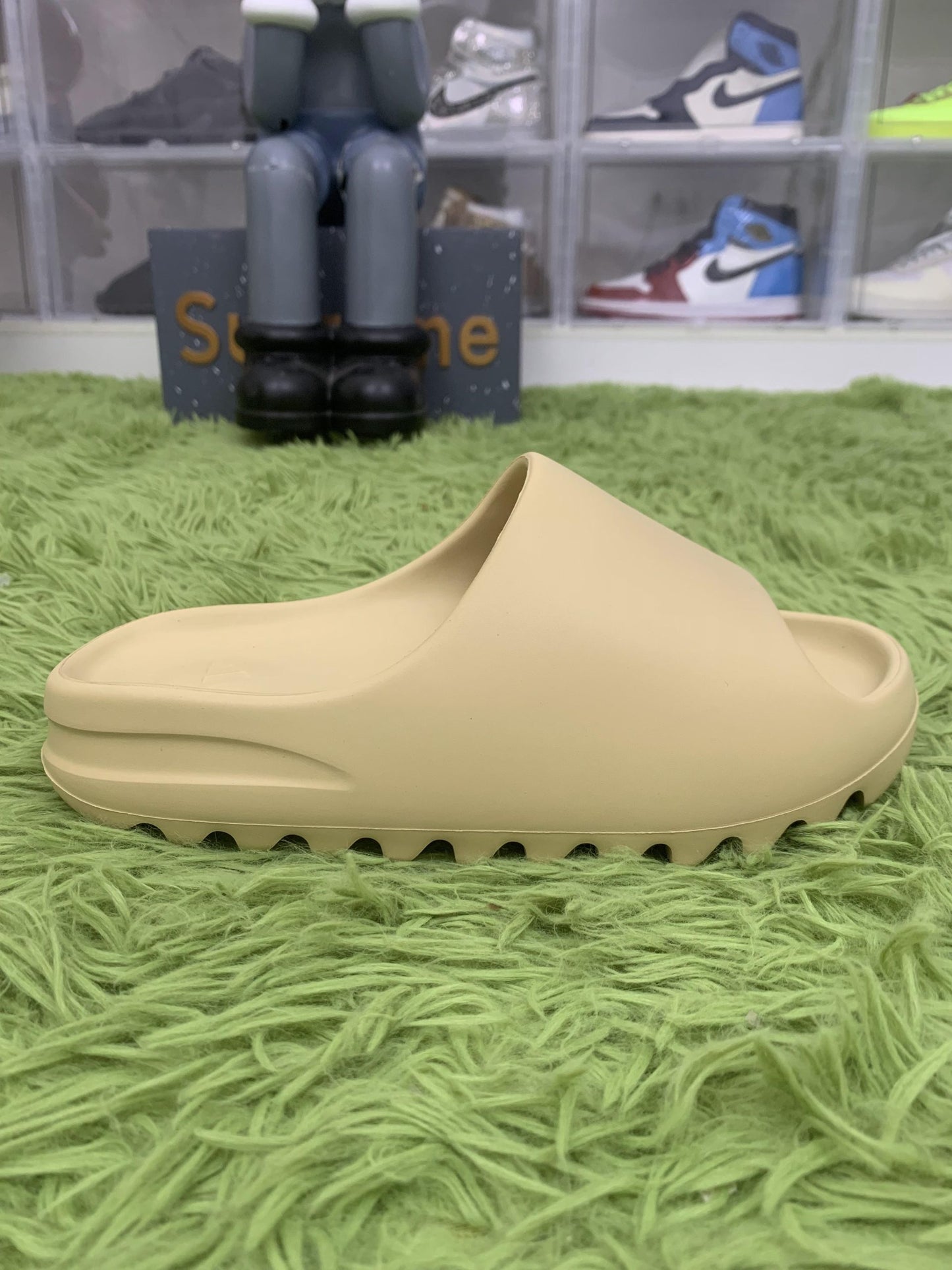 Yeezy Slides ‘Bone’