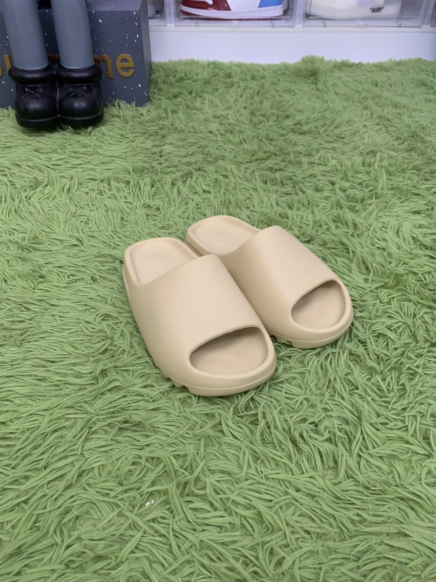 Yeezy Slides ‘Desert Sand’