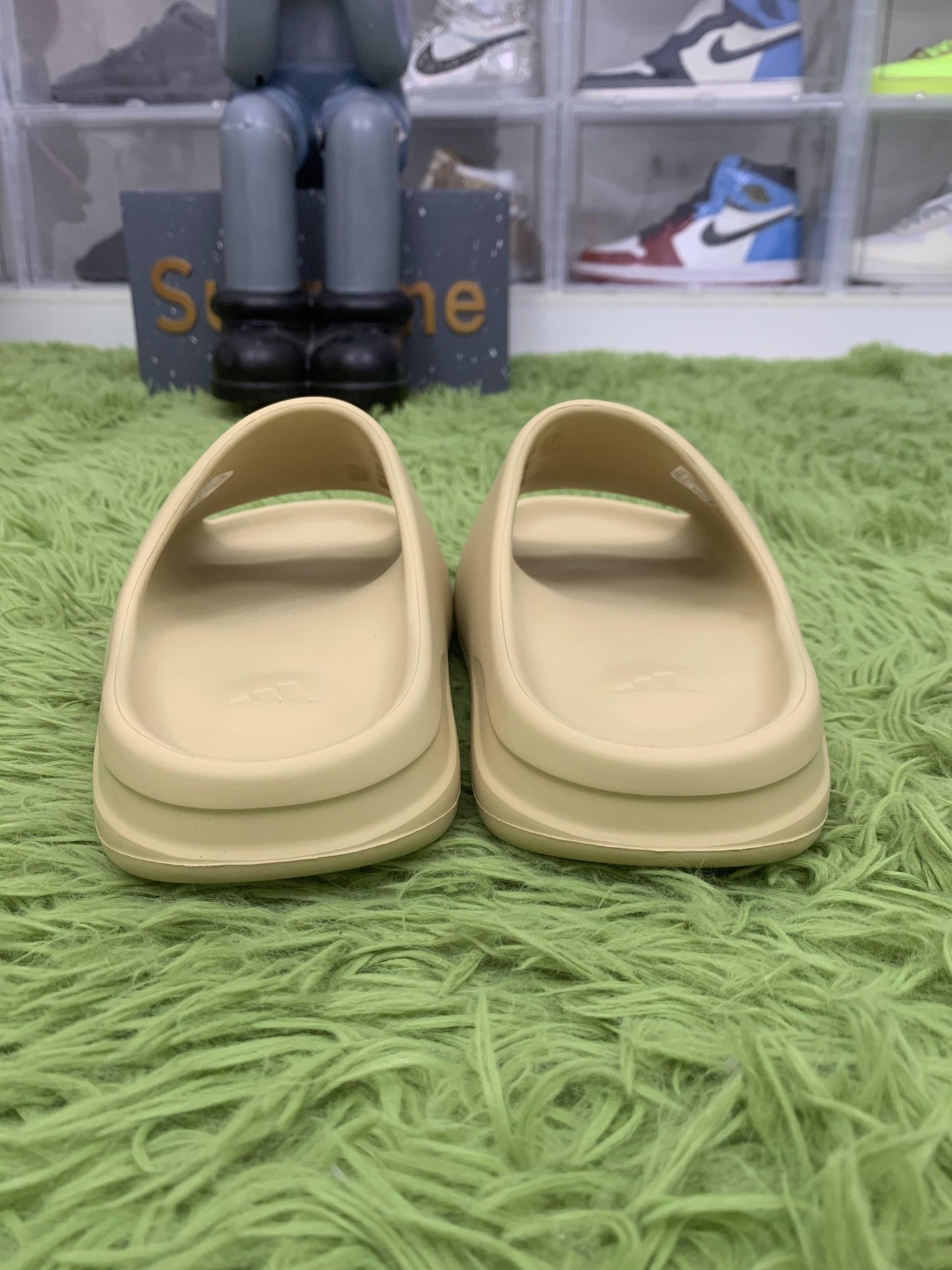 Yeezy Slides ‘Desert Sand’
