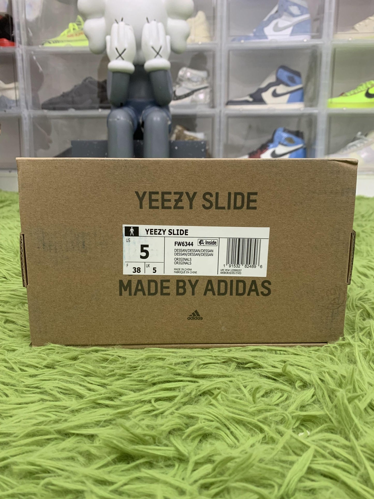 Yeezy Slides ‘Desert Sand’