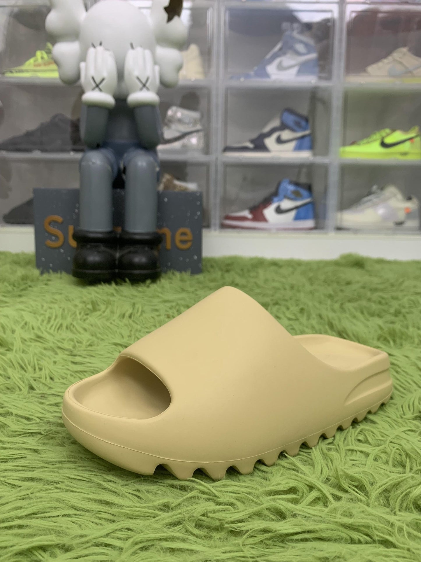 Yeezy Slides ‘Bone’