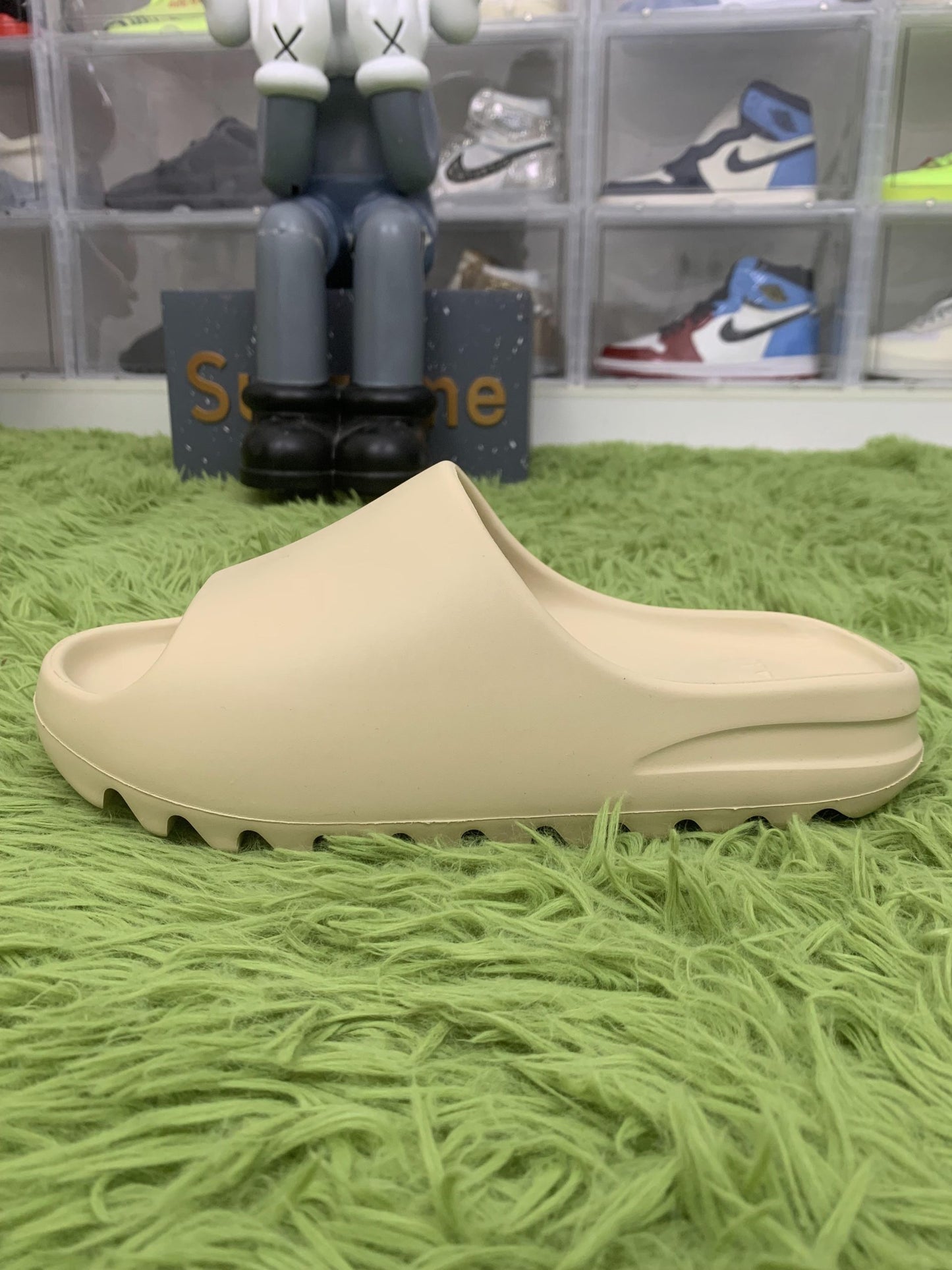 Yeezy Slides ‘Bone’