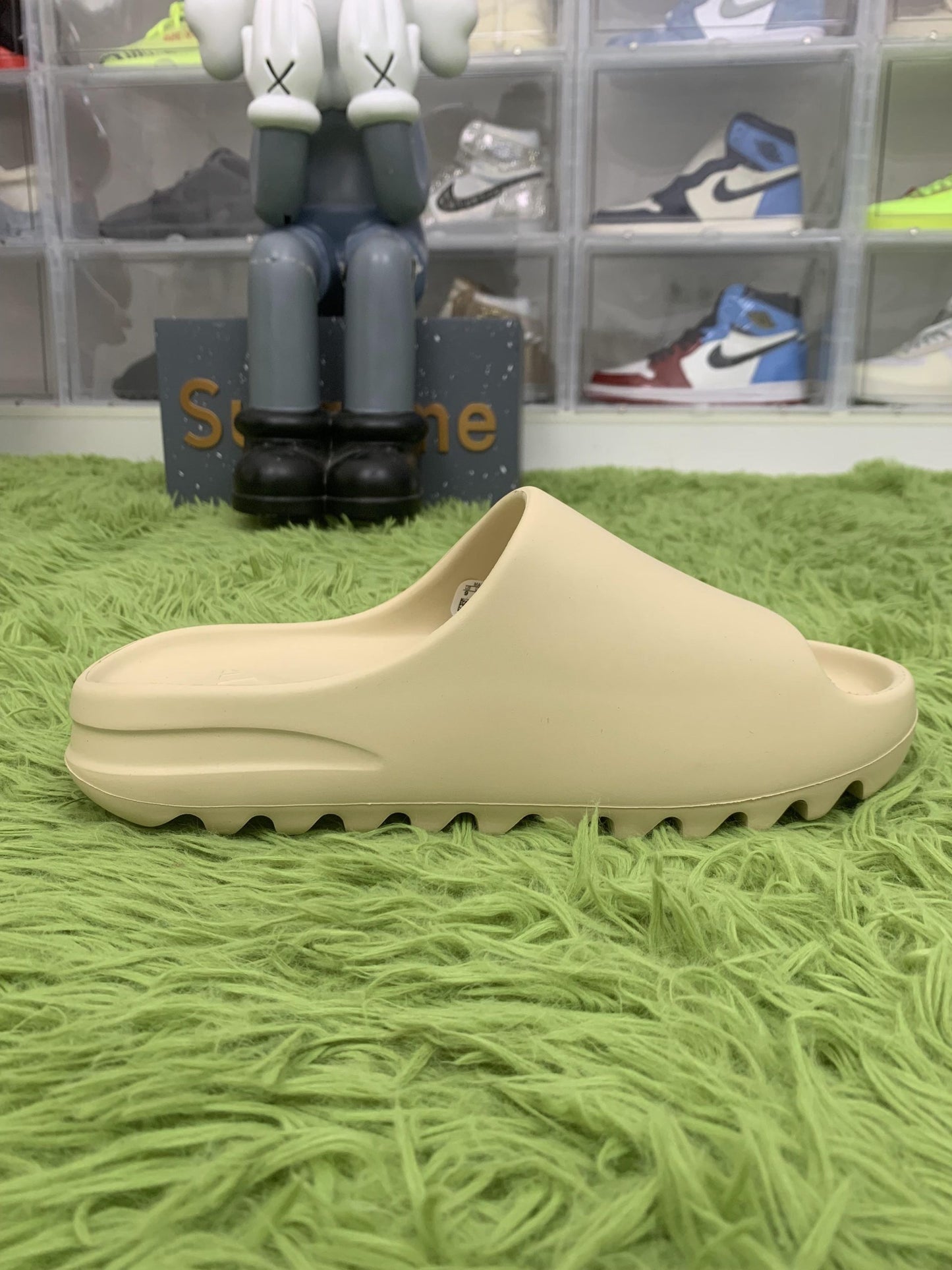 Yeezy Slides ‘Bone’