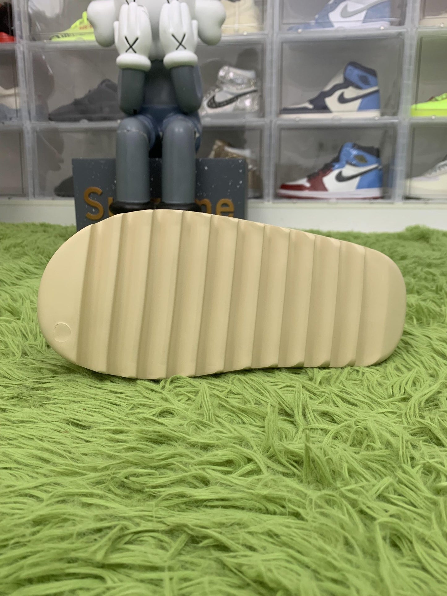 Yeezy Slides ‘Bone’