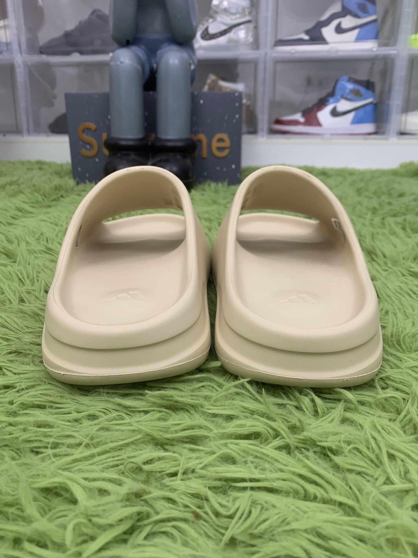 Yeezy Slides ‘Bone’