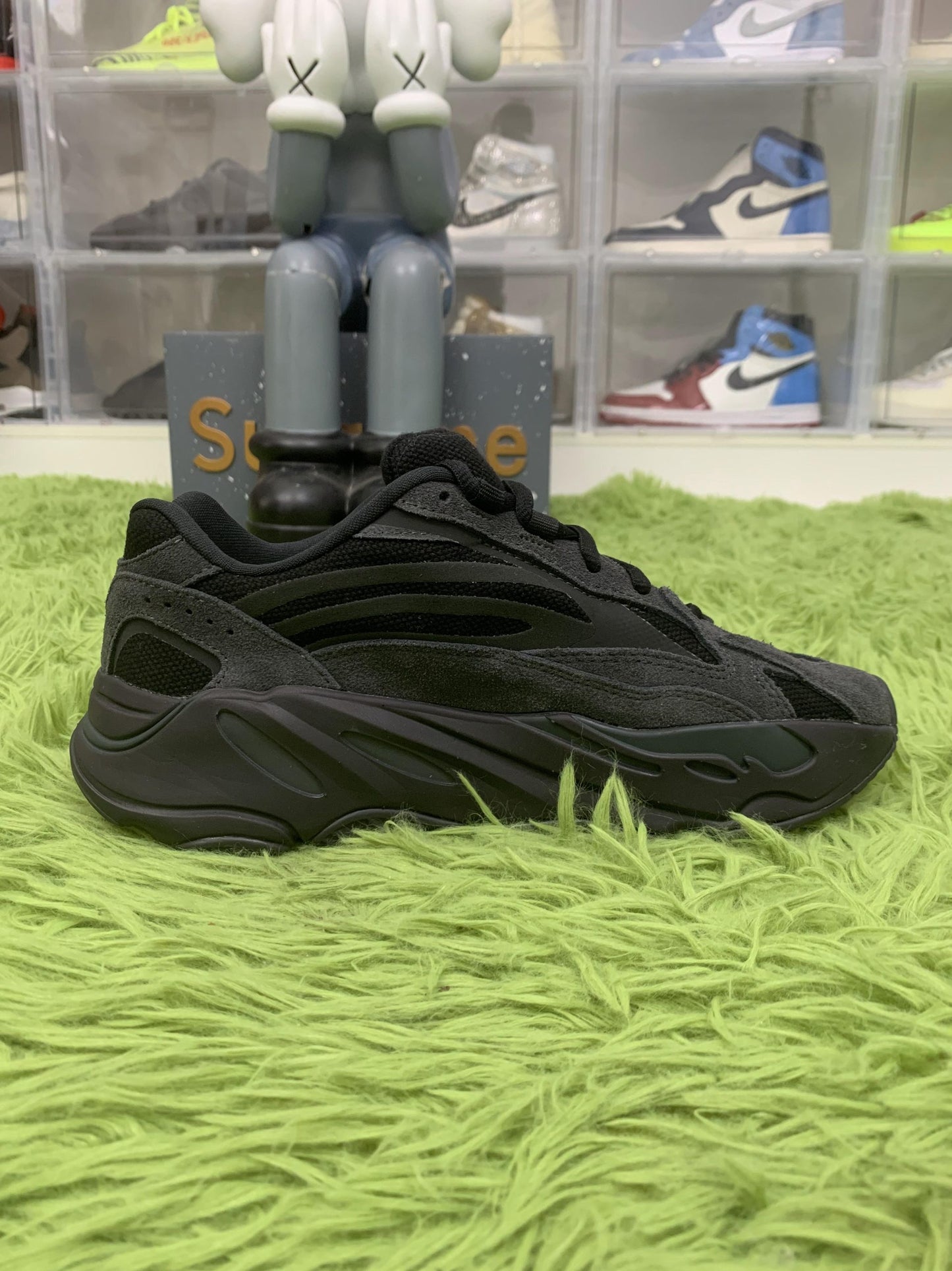 Yeezy Boost 700 V2 ‘Vanta’