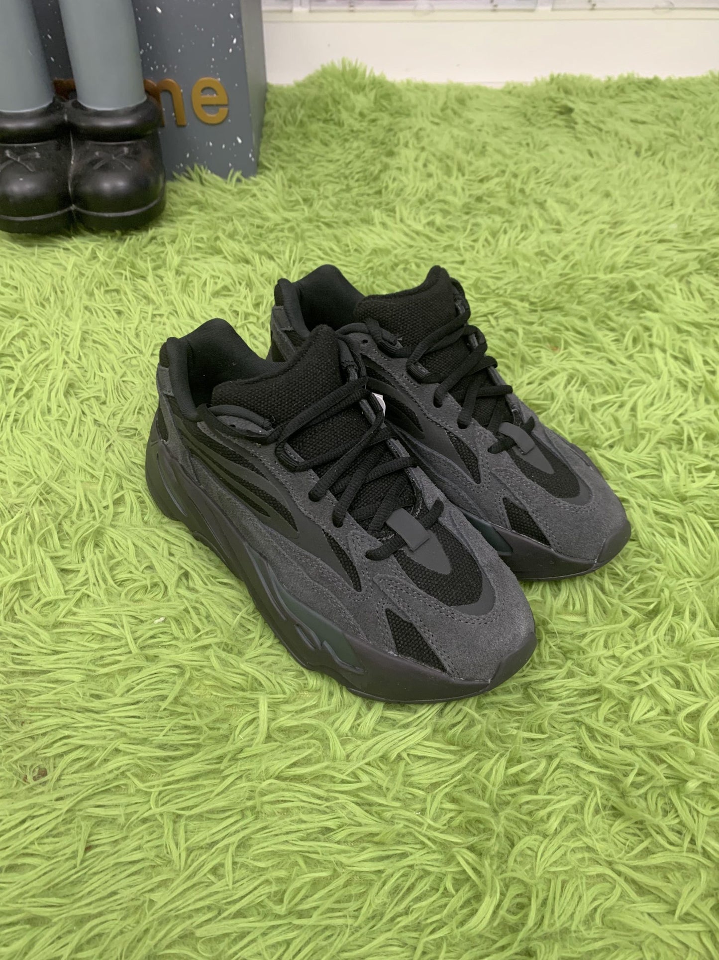 Yeezy Boost 700 V2 ‘Vanta’
