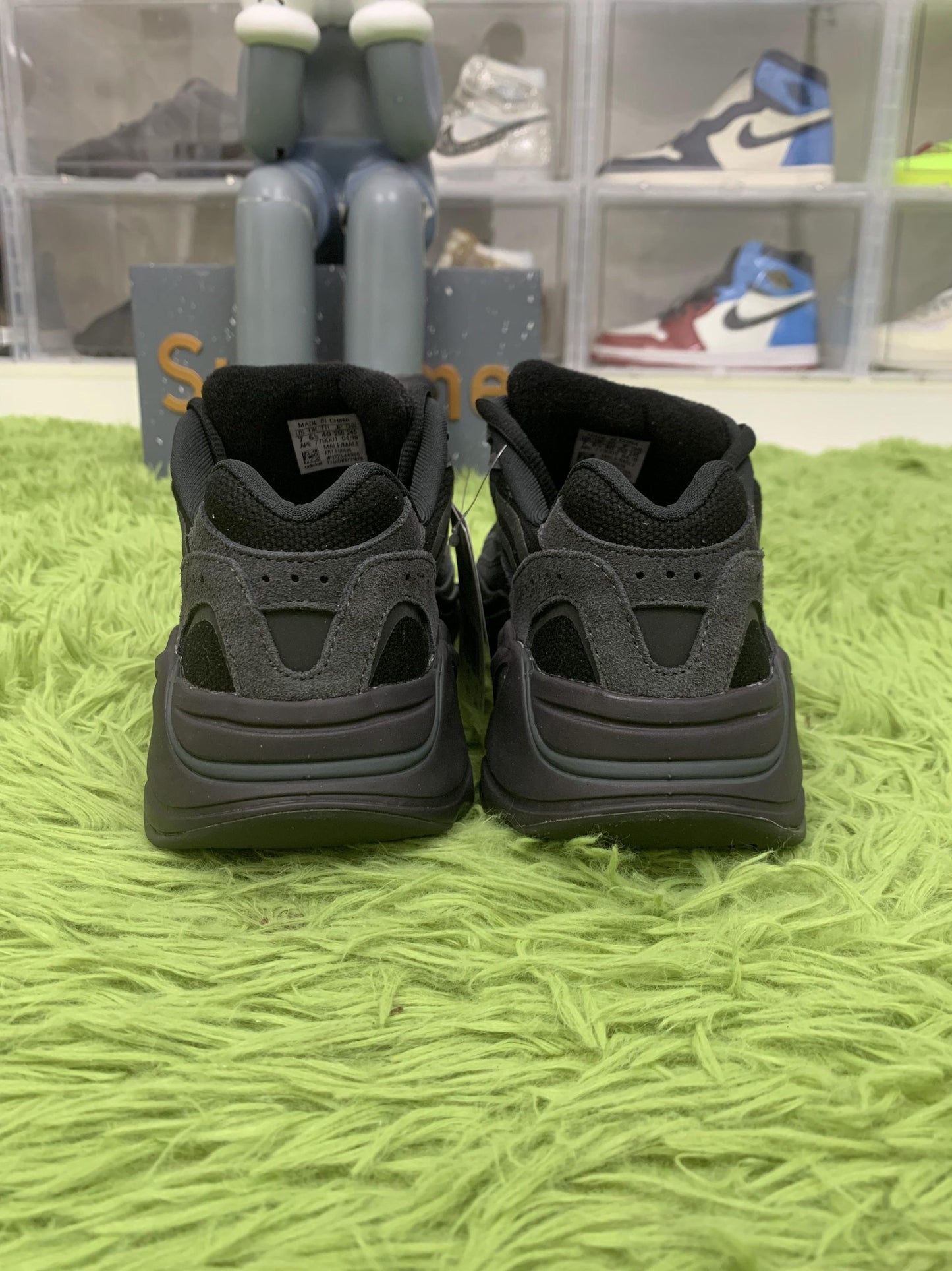 Yeezy Boost 700 V2 ‘Vanta’