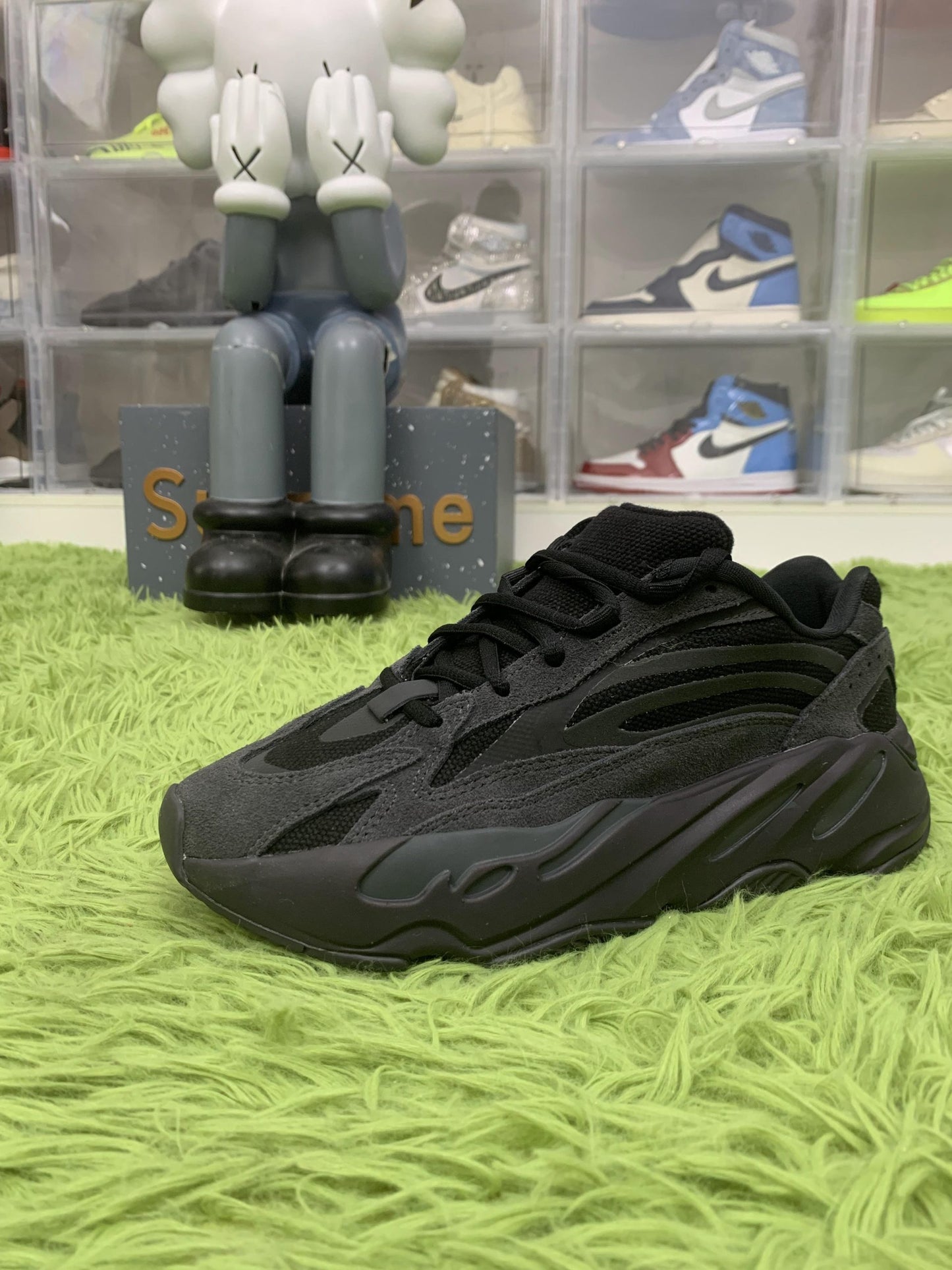 Yeezy Boost 700 V2 ‘Vanta’
