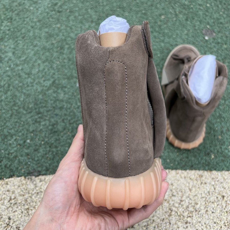 adidas Yeezy Boost 750 Light Brown Gum (Chocolate)
