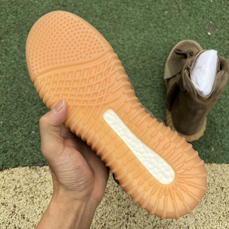 adidas Yeezy Boost 750 Light Brown Gum (Chocolate)