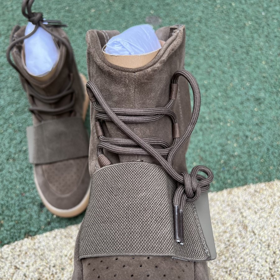 adidas Yeezy Boost 750 Light Brown Gum (Chocolate)