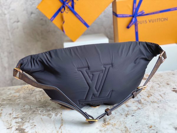 chest bag crossbody bag LV