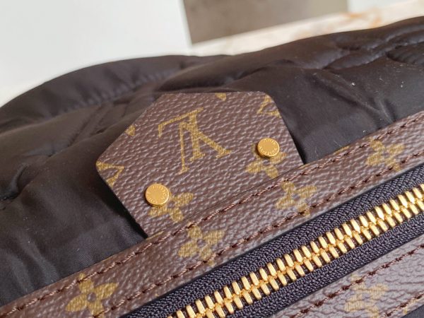 chest bag crossbody bag LV