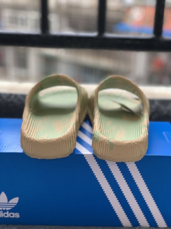 adidas originals Adilette 22 Slides Magic Lime Desert Sand
