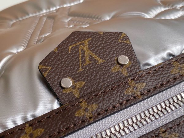 chest bag crossbody bag LV