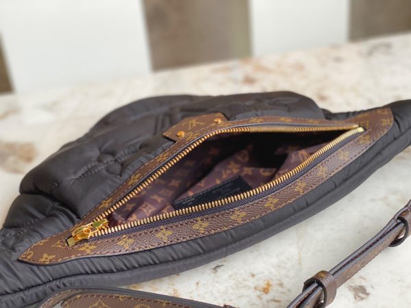 chest bag crossbody bag LV