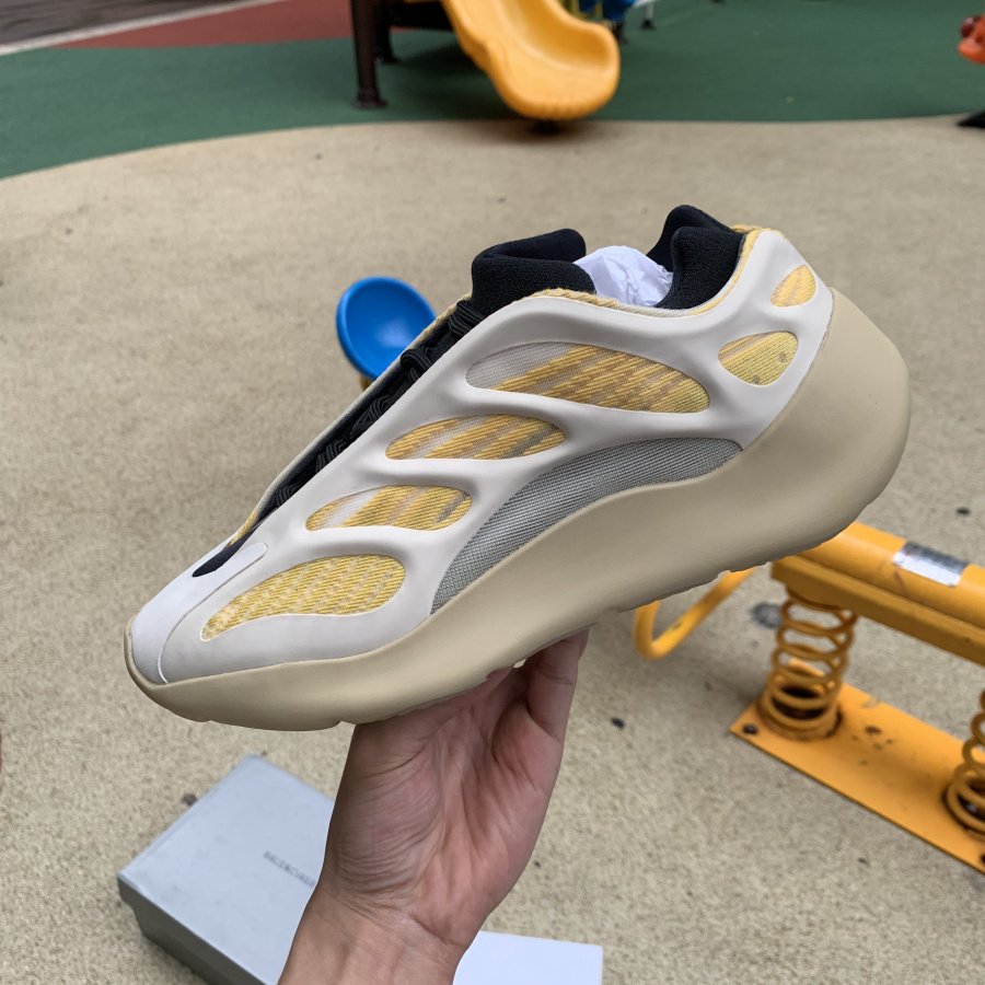 Yeezy 700 V3 ‘Safflower’