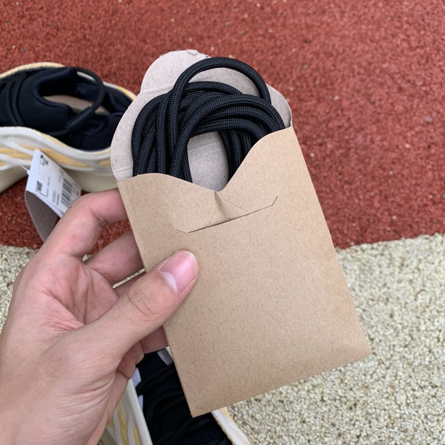 Yeezy 700 V3 ‘Safflower’