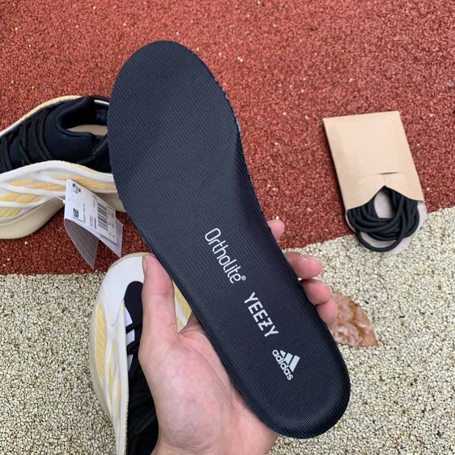 Yeezy 700 V3 ‘Safflower’
