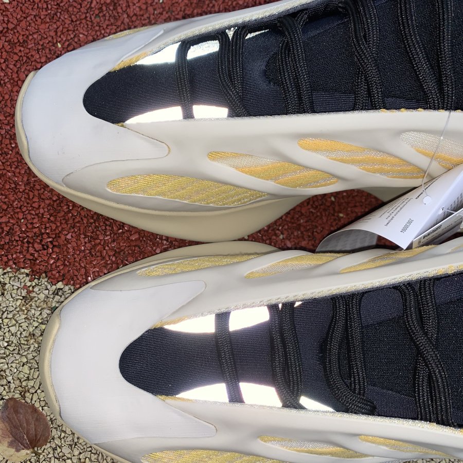 Yeezy 700 V3 ‘Safflower’