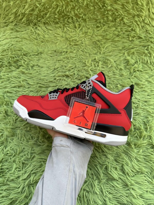 Air Jordan 4 Toro Bravo
