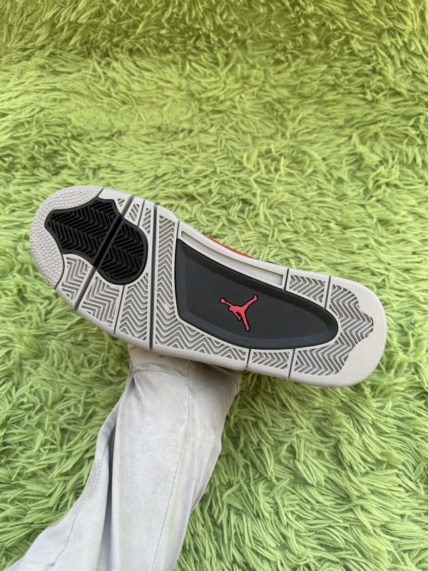 Air Jordan 4 Toro Bravo