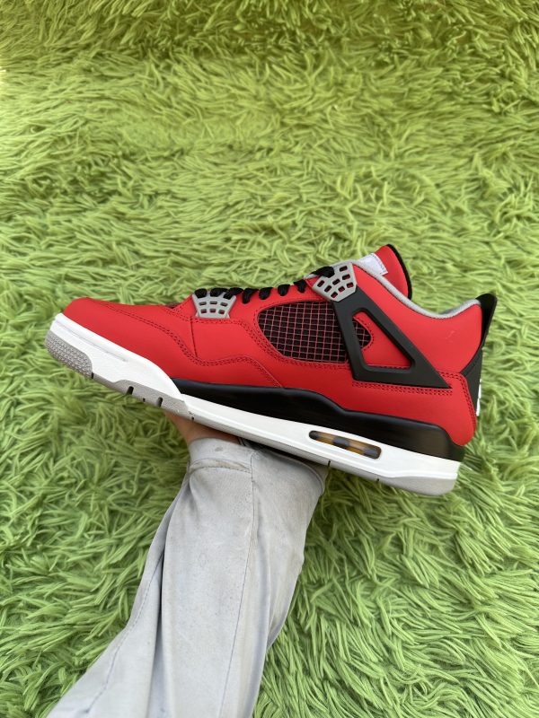 Air Jordan 4 Toro Bravo