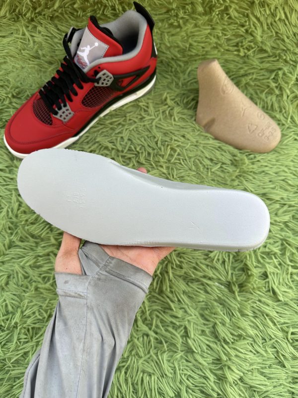 Air Jordan 4 Toro Bravo