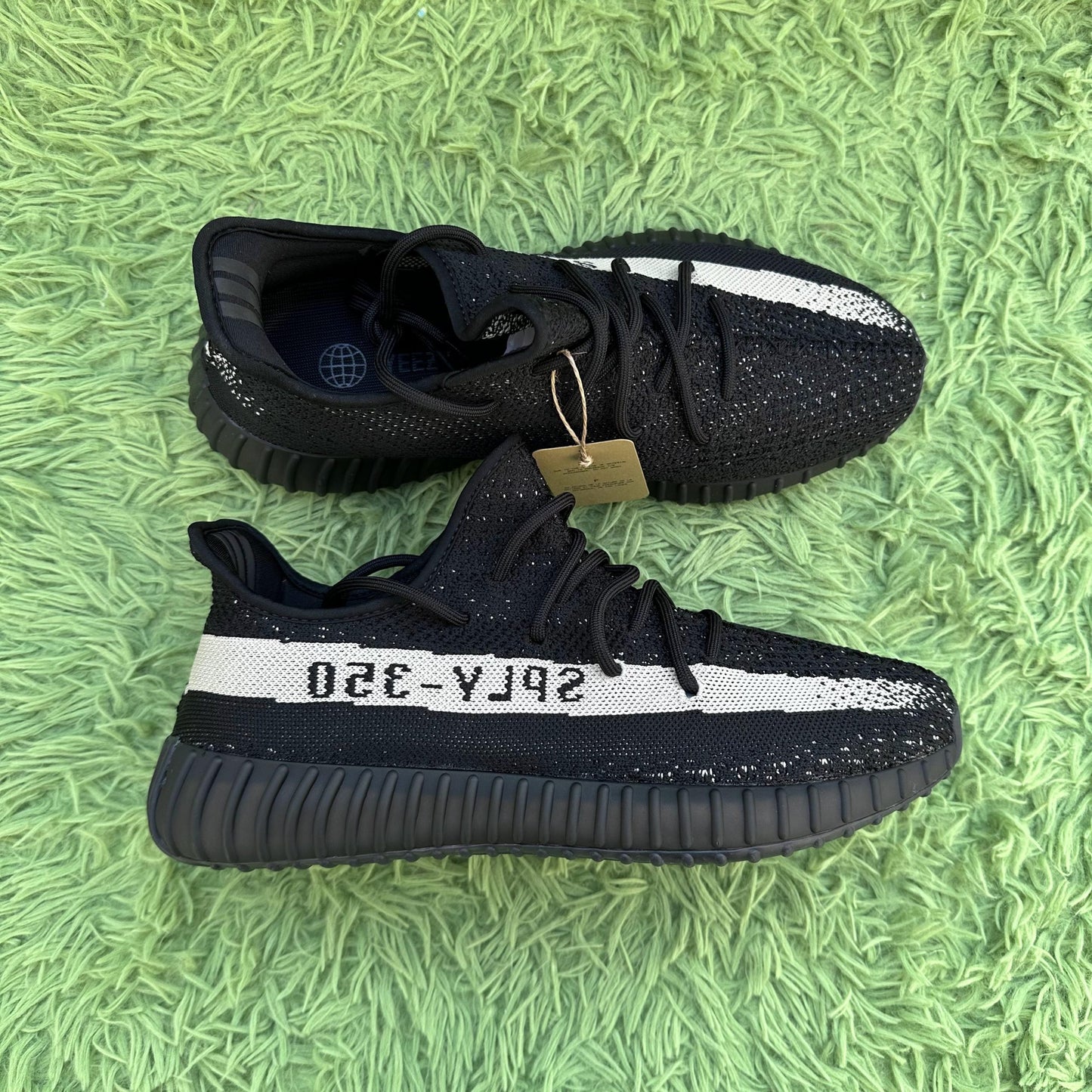 adidas Yeezy Boost 350 V2 Core Black White