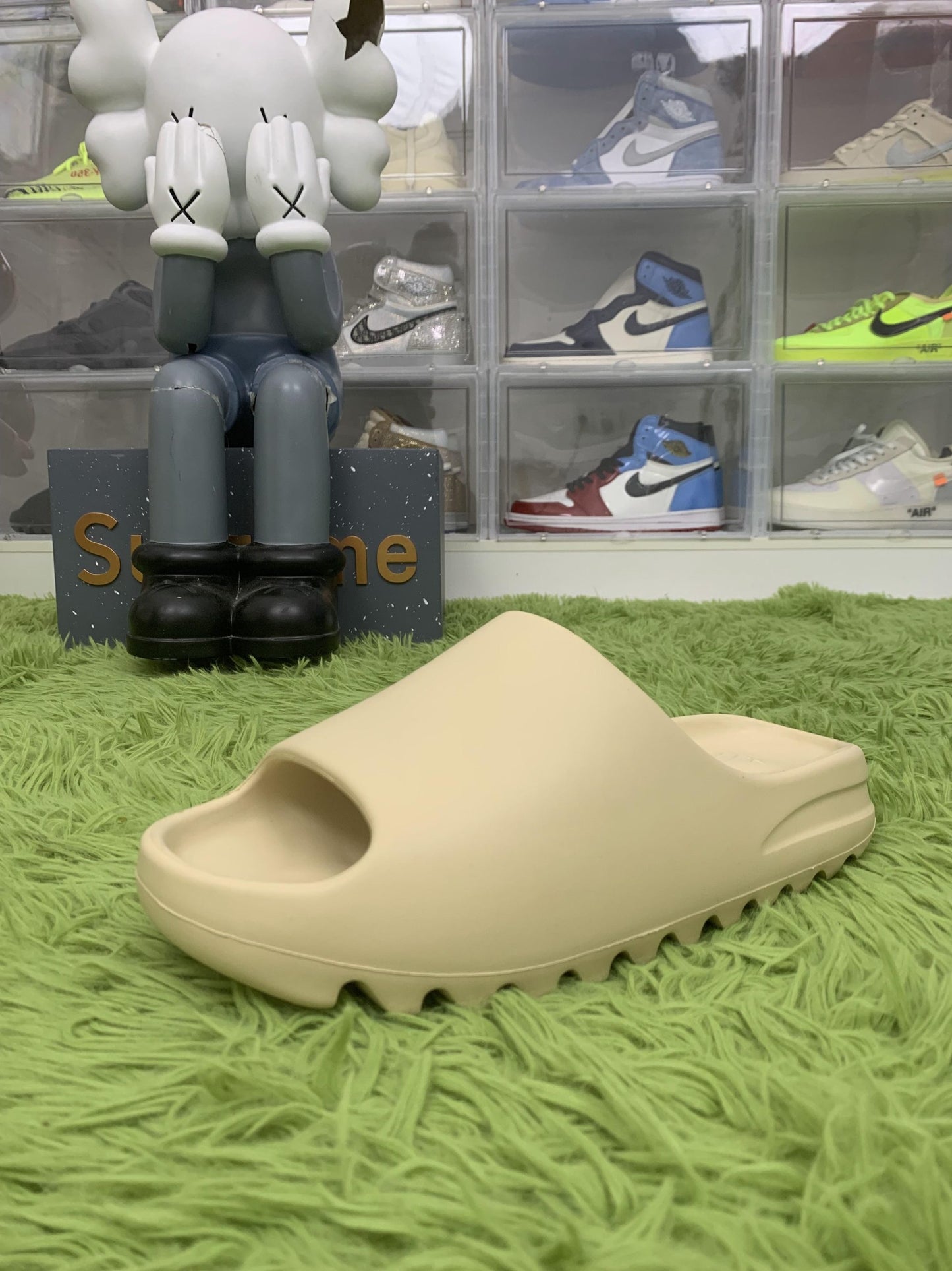 Yeezy Slides ‘Bone’