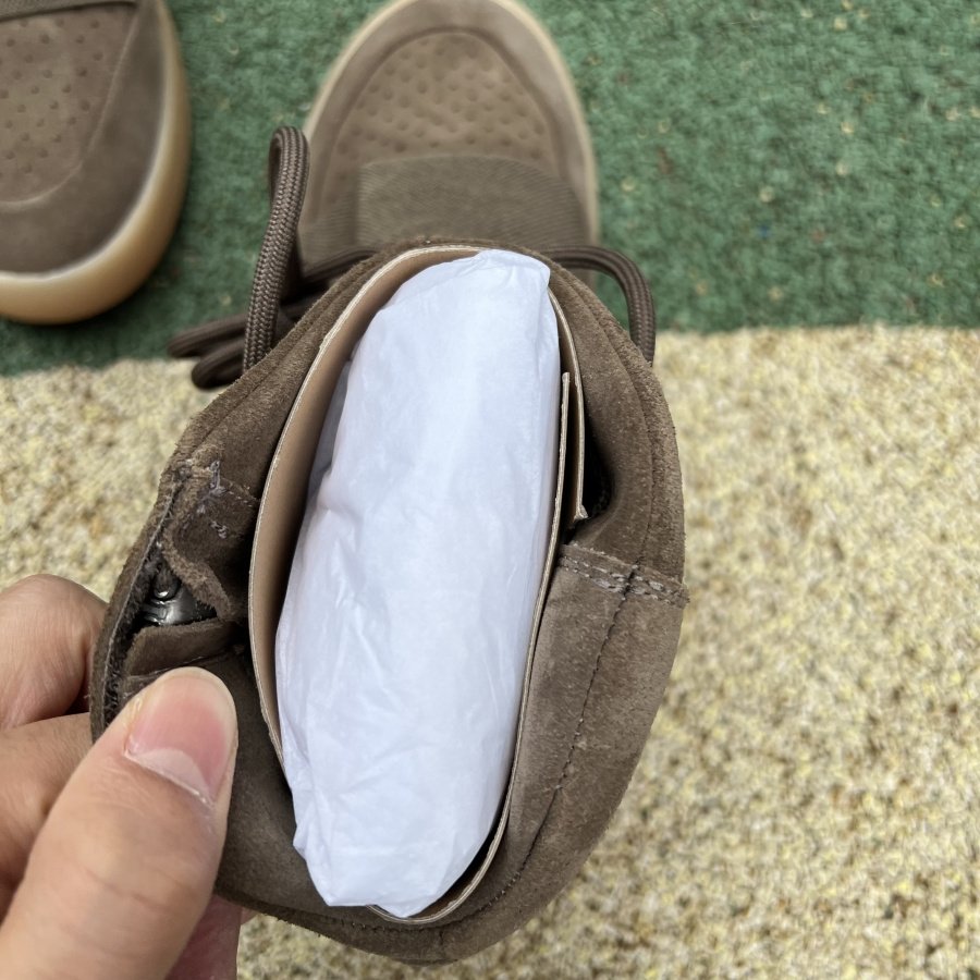 adidas Yeezy Boost 750 Light Brown Gum (Chocolate)