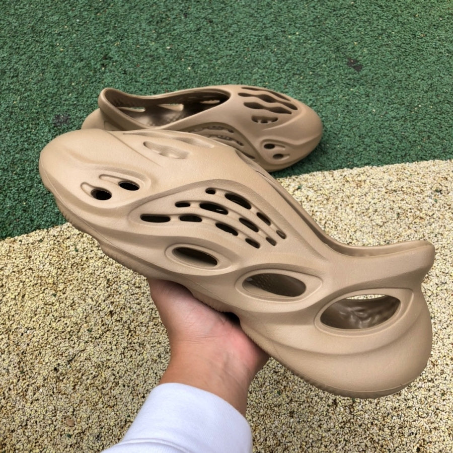 adidas Yeezy Foam RNNR Mist