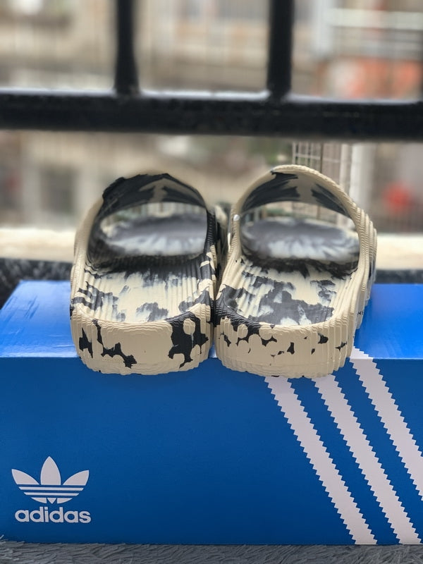 adidas originals Adilette 22 Slides Carbon